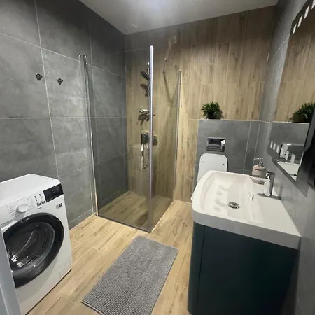 Maksa أوسترودا